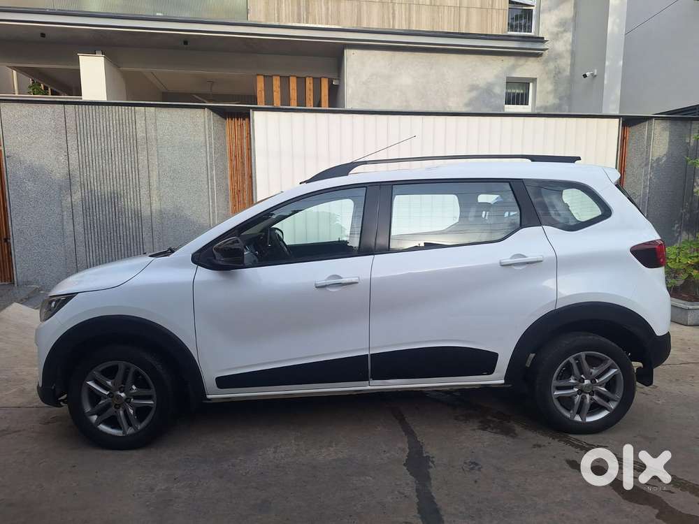 Renault Triber Rxz, 2022, Petrol