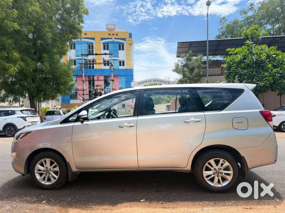 Toyota Innova Crysta 2.4 V 8 Str, 2016, Diesel