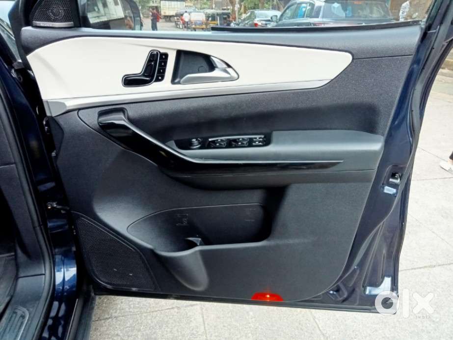 Mahindra Xuv700 Ax7 Luxury Pack Awd, 2023, Petrol