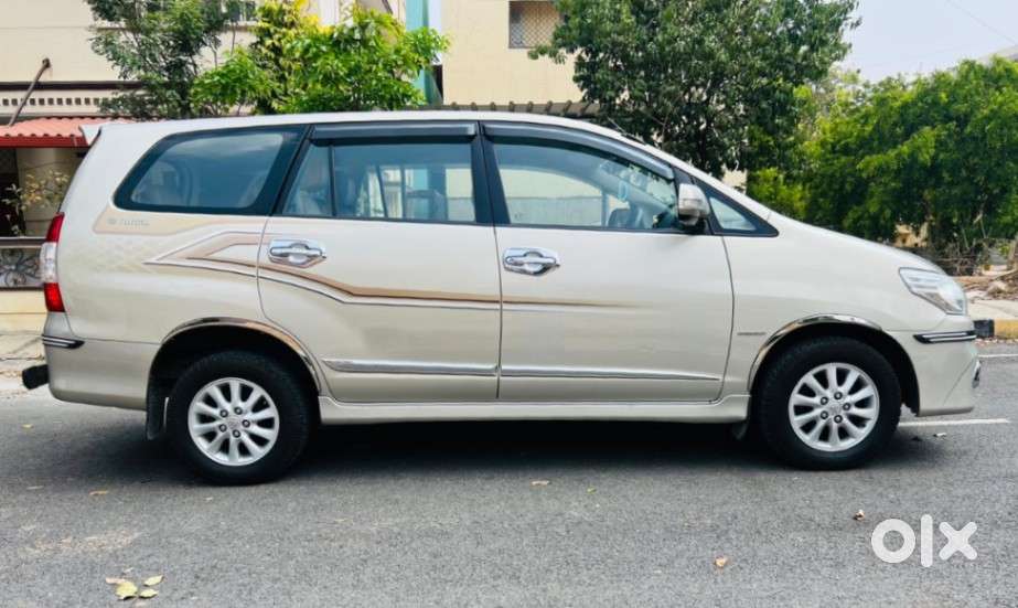 Toyota Innova 2.5 Z Diesel 7 Seater Bs Iv, 2014, Diesel