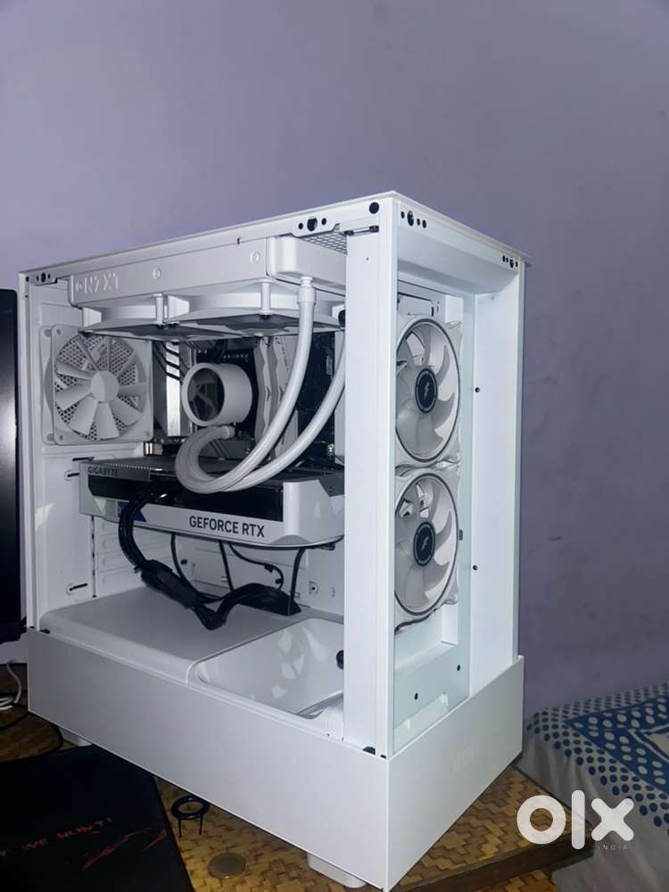 All white gaming pc RTX 4070, 32GB ddr5 and 2TB ssd