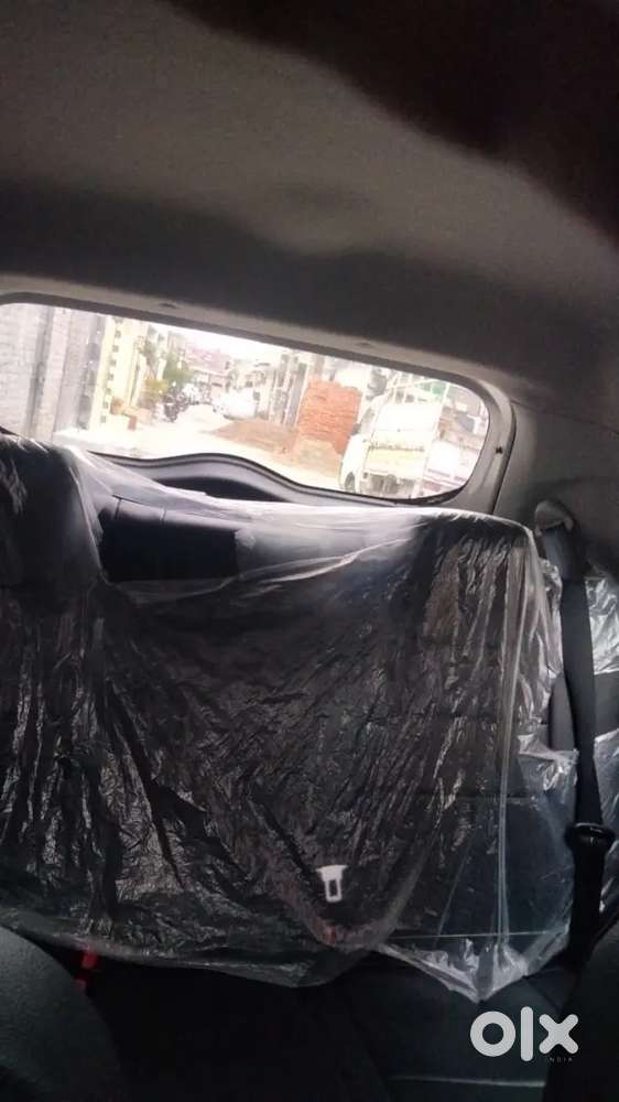 Maruti Suzuki Swift 2025 Petrol 17900 Km Driven