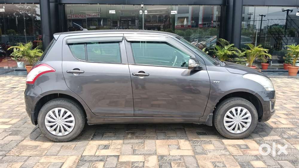 Maruti Suzuki Swift Vxi + Manual, 2017, Petrol