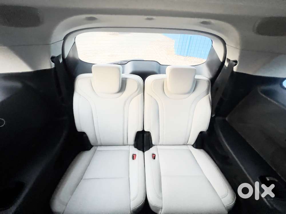 Mahindra Xuv700 2.2 Ax 7 Diesel At Luxury Pack Str Awd, 2022, Diesel