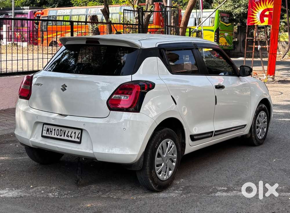 Maruti Suzuki Swift Vxi + Manual, 2022, Petrol