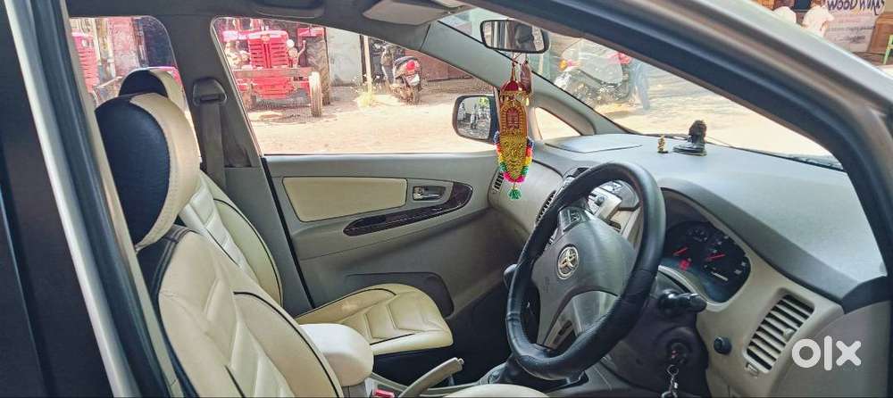 Innova 2.5 V Version 7 Seater Diesel