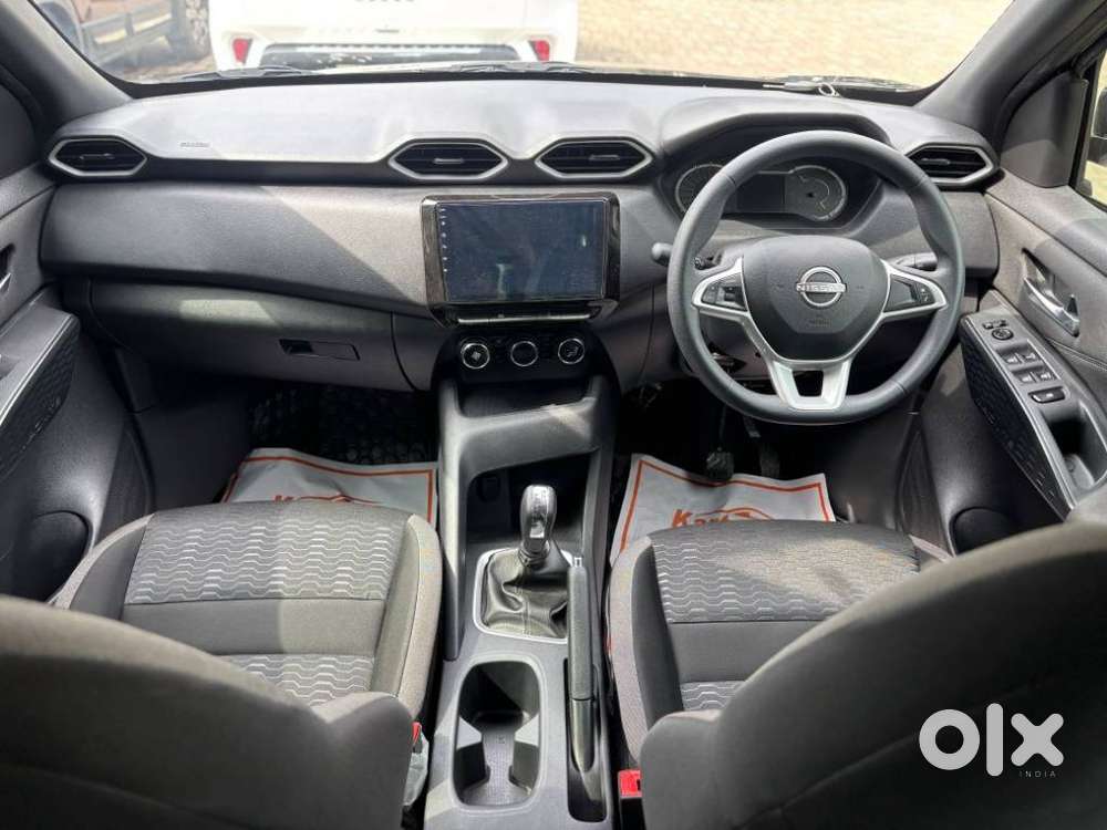 Nissan Magnite Kuro Edition Petrol Amt, 2025, Petrol