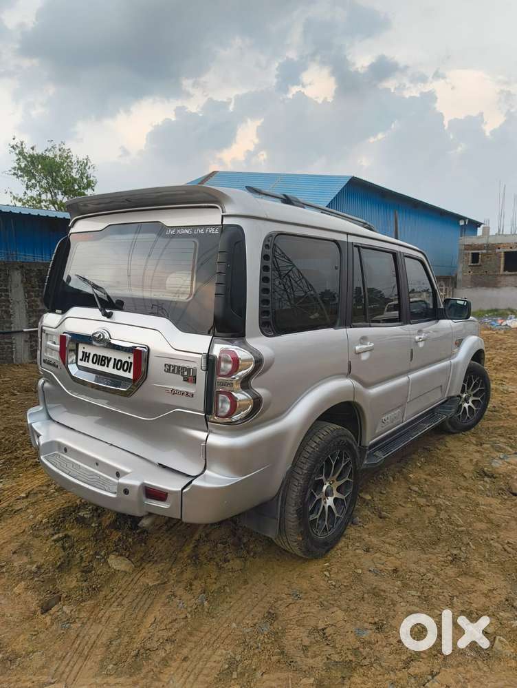 Mahindra Scorpio S10, 2016