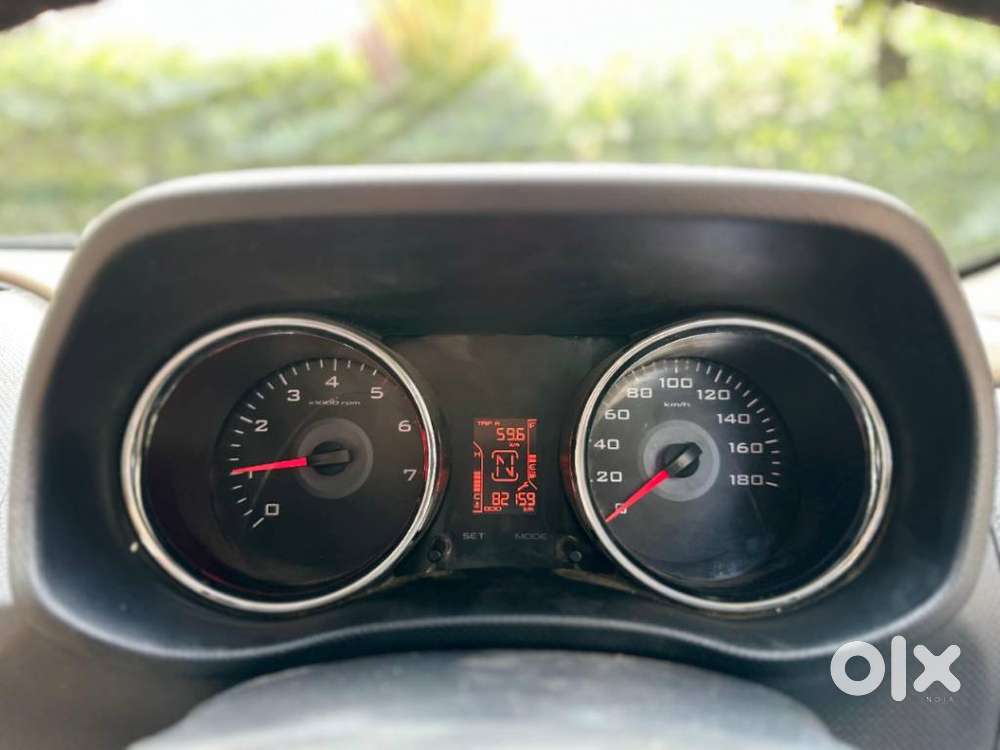 Mahindra Tuv 300 T10 Dual Tone, 2018, Diesel