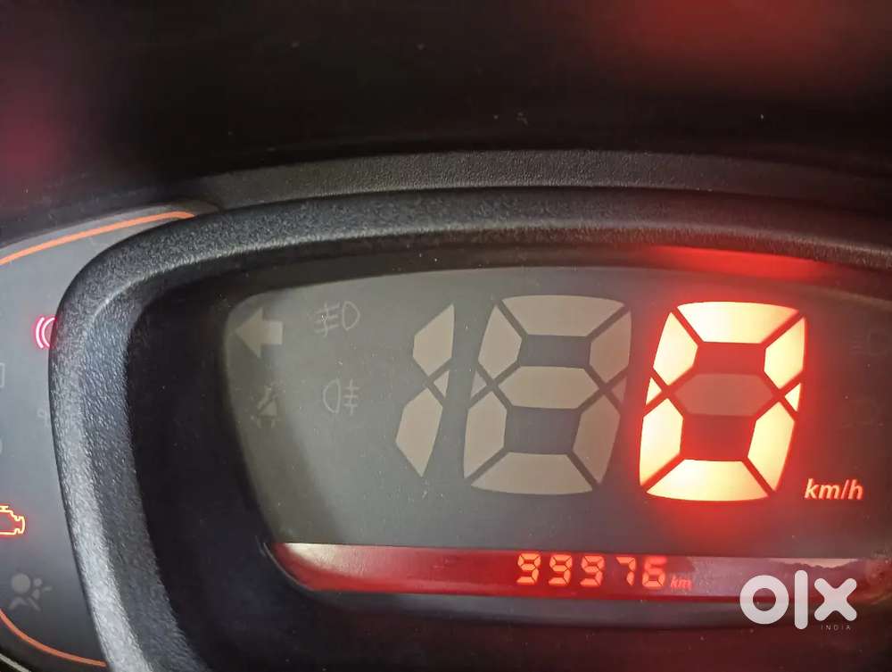 Kwid 2017 Modal Neet And Clean White Coluor