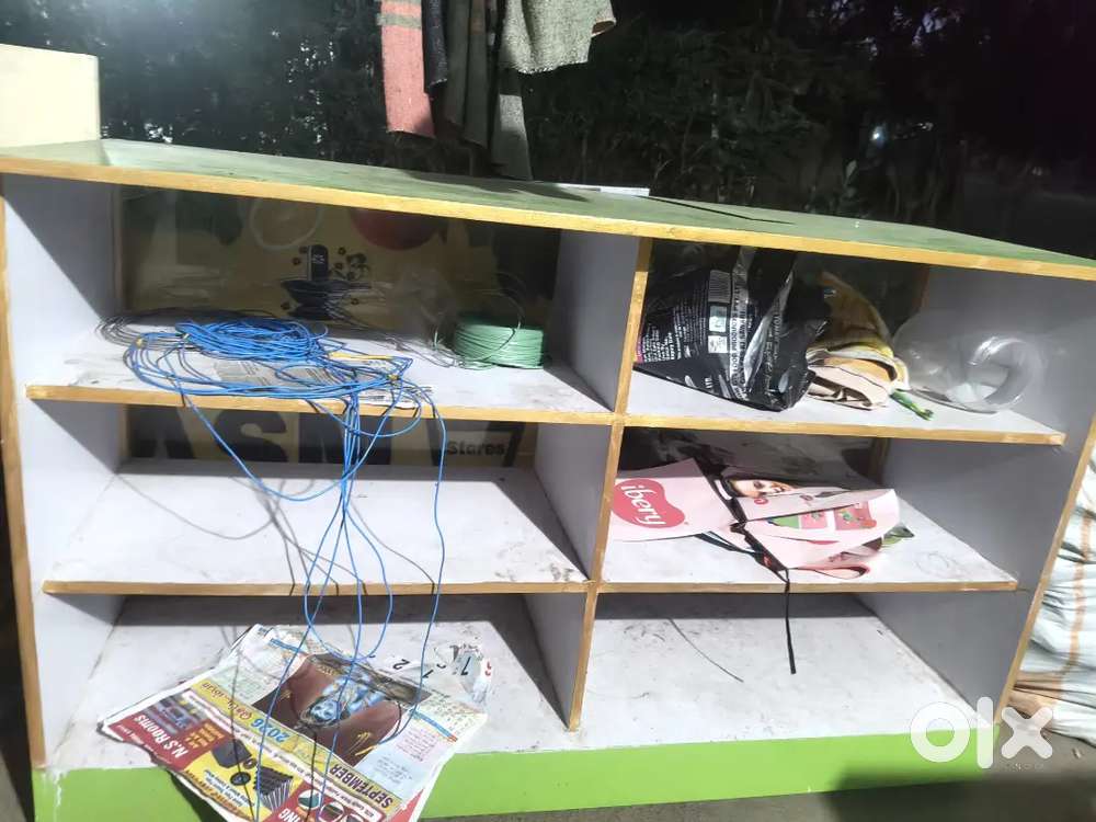 Shop table & cash counter box