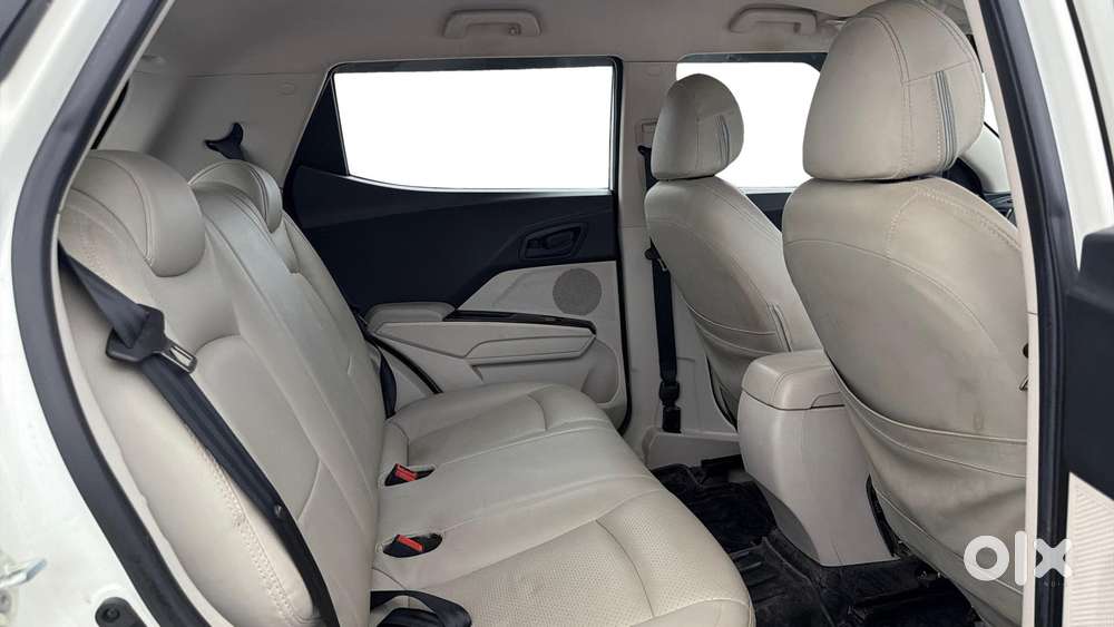 Mahindra Xuv300 W4, 2023, Cng & Hybrids