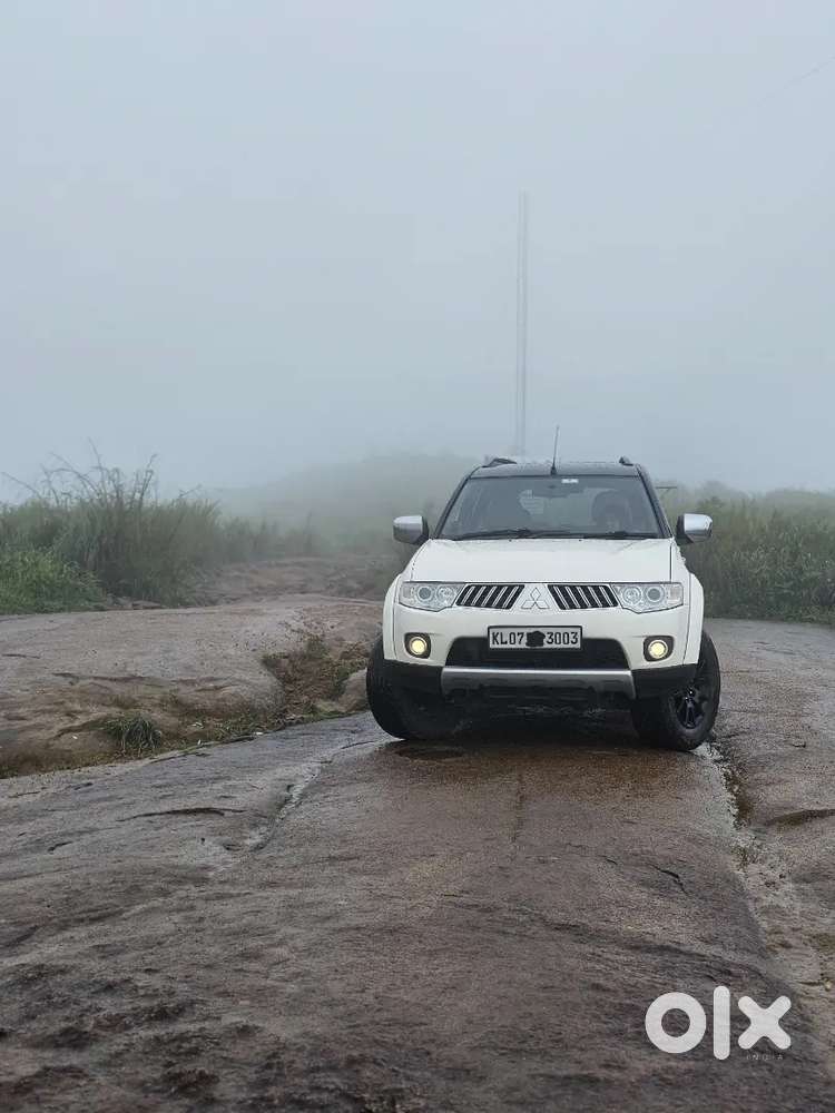 Mitsubishi Pajero Sport 2013 4*4 Manual