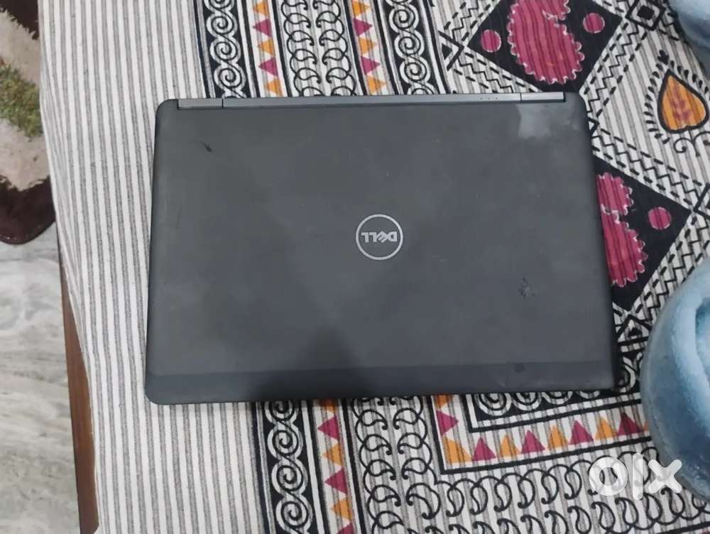 Dell e 74440 display issue ha uske liya monitor se use kr rha hu