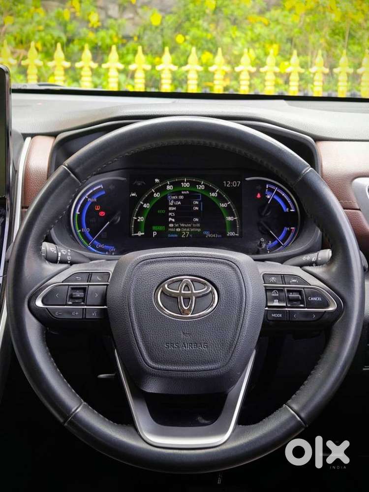 Toyota Innova Hycross 2.0 Zx (o) Hybrid 7 Str, 2024, Petrol