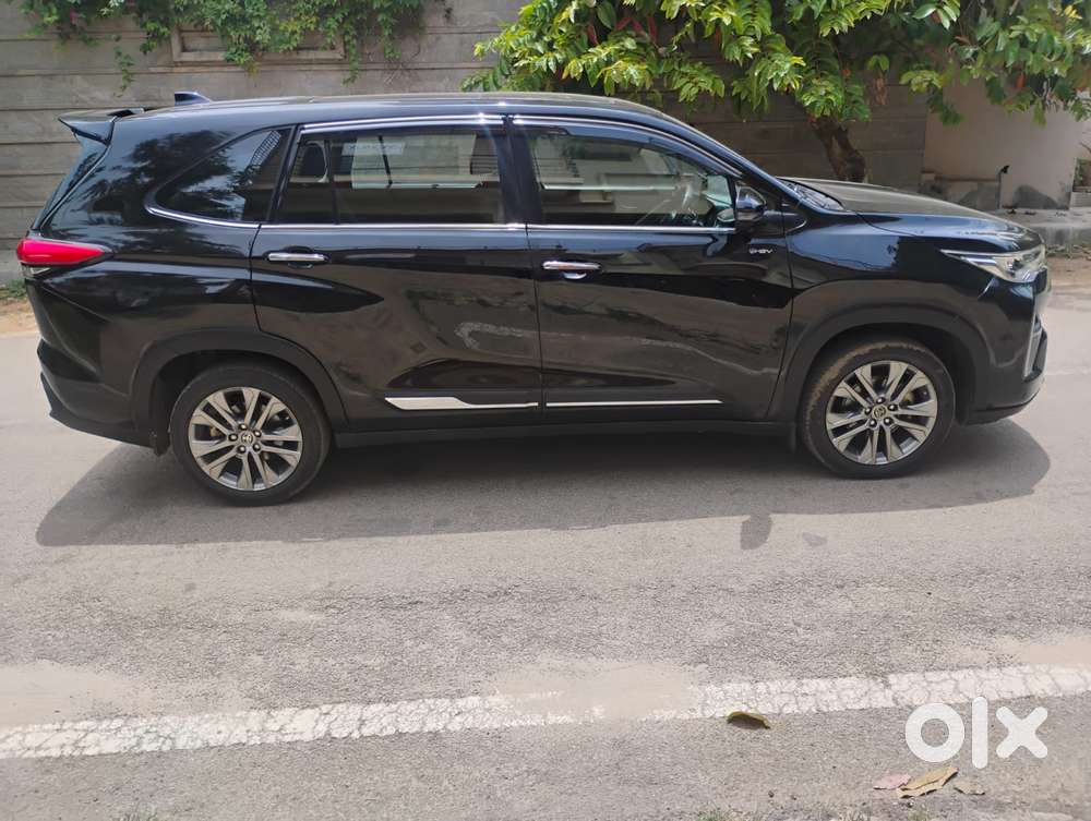 Toyota Innova Hycross 2.0 Zx Hybrid 7 Str, 2025, Petrol