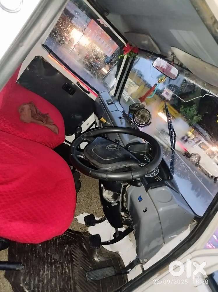 Force Motors Trax Cruiser 2014