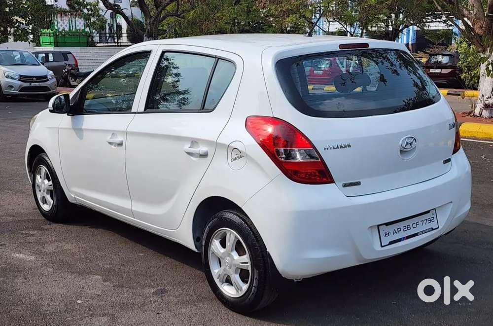 Hyundai New I20 2011 Dual Tone