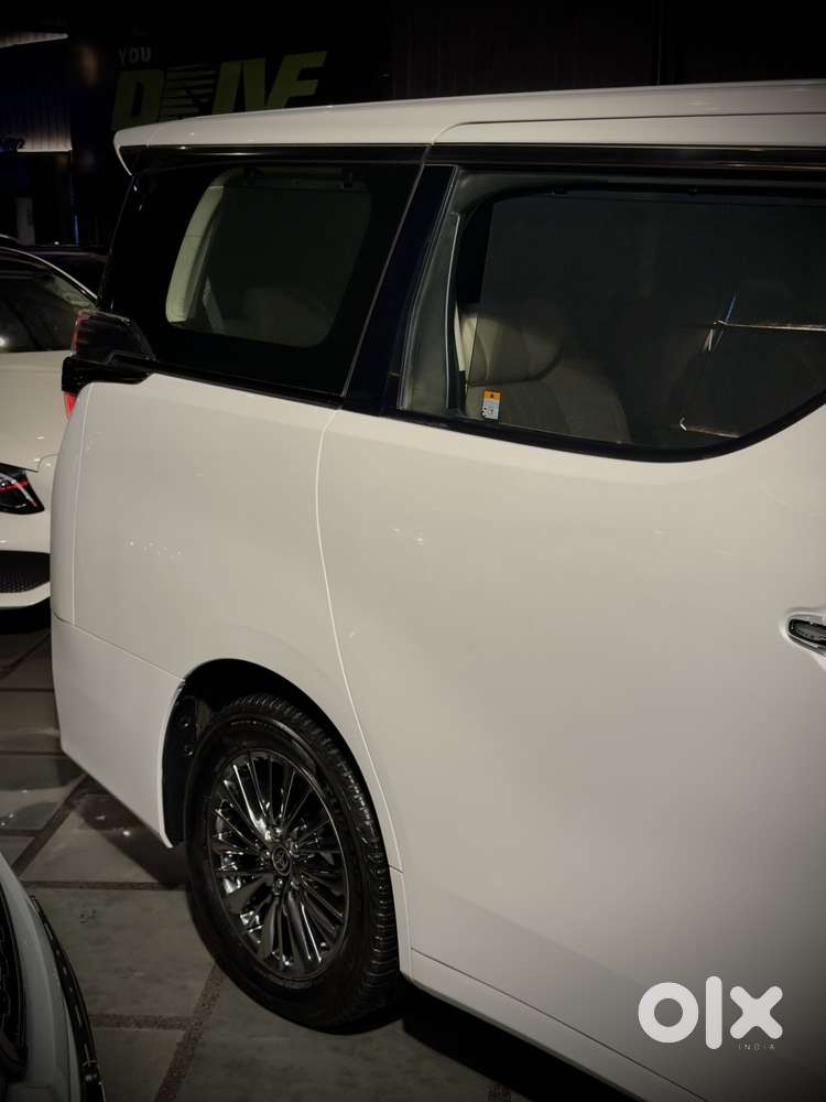 Toyota Vellfire Vip – Executive Lounge, 2022, Petrol