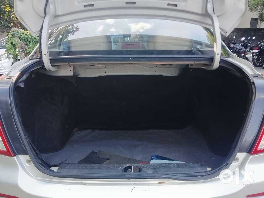 Maruti Suzuki Swift Dzire Zxi, 2011, Petrol