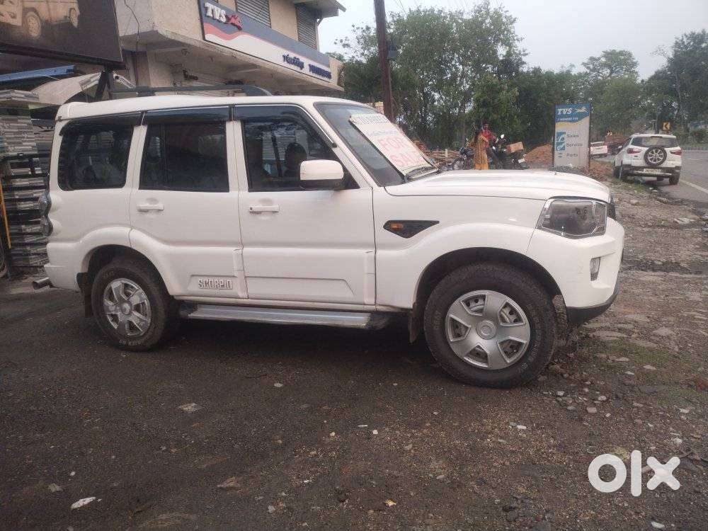 Mahindra Scorpio S4, 2016