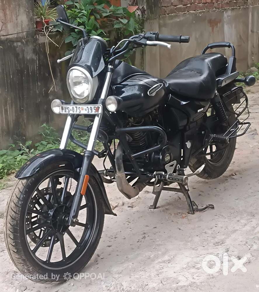 Bajaj avenger 160 bike is on showroom condition