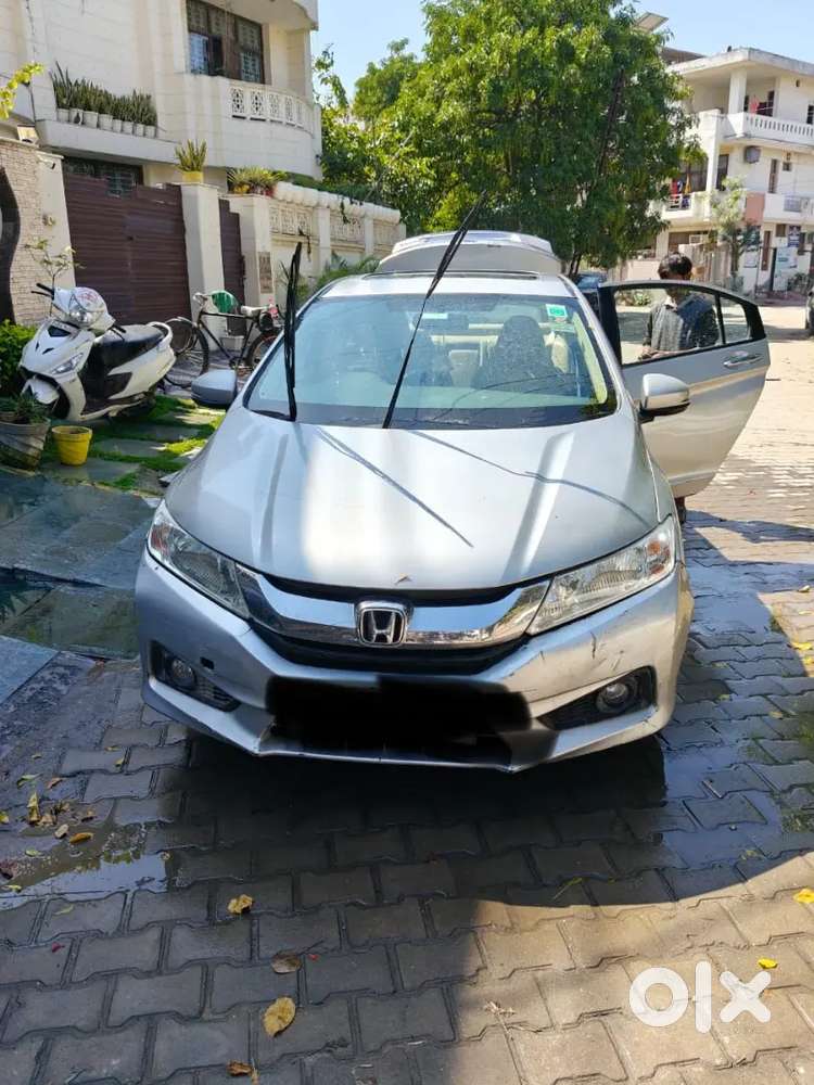 Silver Honda City Diesel Top Varient Sunroof Mint Condition 1st Owner