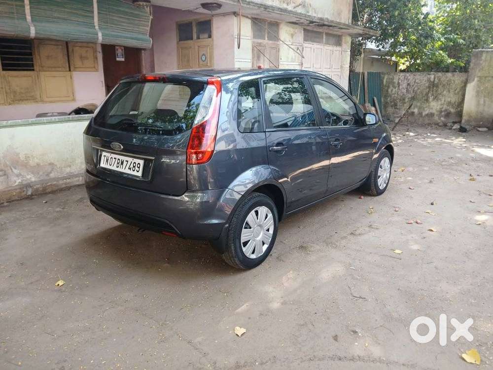 Ford Figo 1.2p Titanium Opt Mt, 2011, Petrol