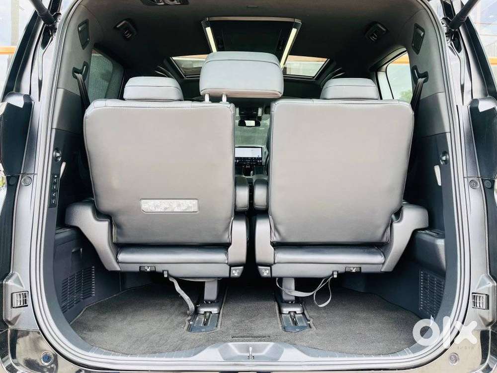 Toyota Vellfire Vip – Executive Lounge, 2025, Petrol