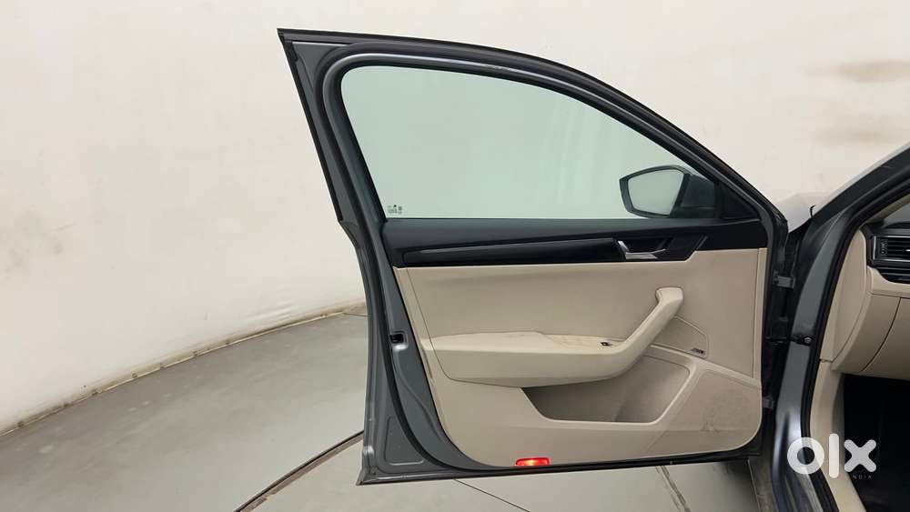 Skoda Superb Lk 1.8 Tsi At, 2018, Petrol