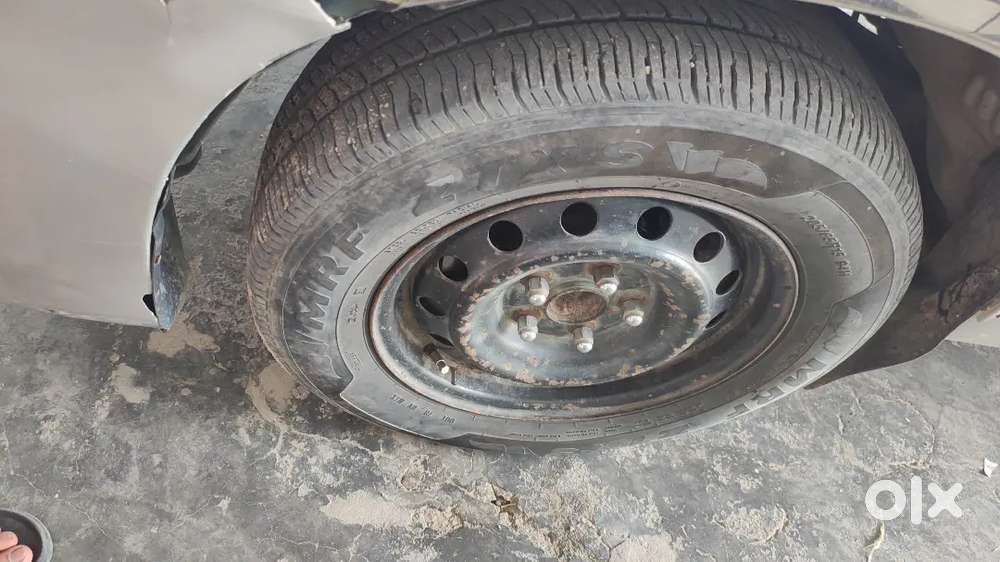 गाड़ी में इंटरनल कोई कमी नहीं है एक नंबर कंडीशन