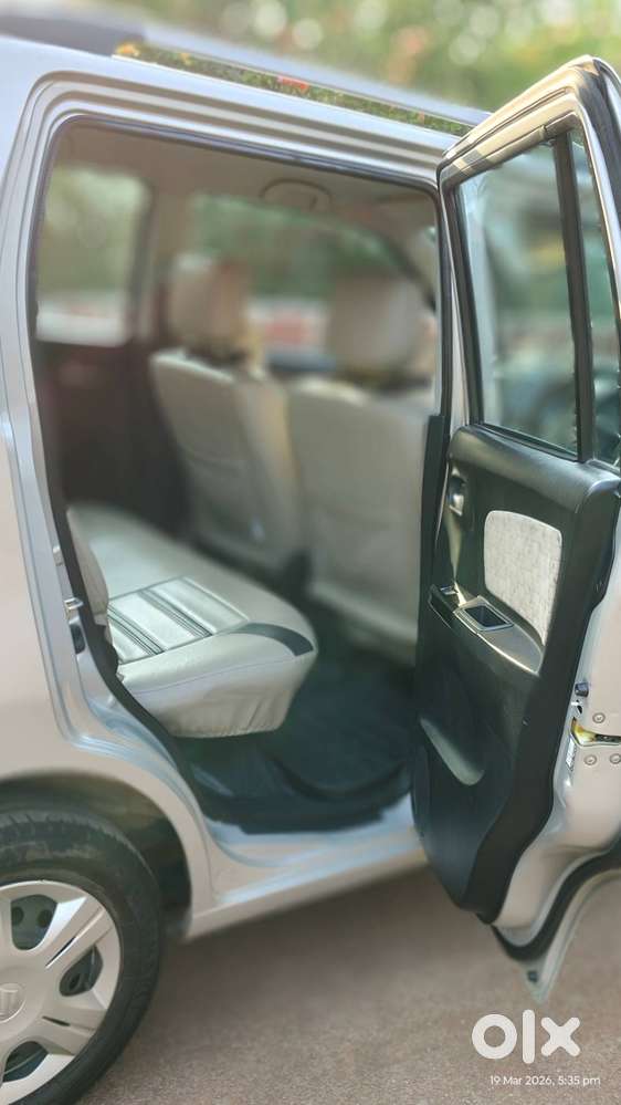 2018 Automatic Wagonr Vxi, Silky Silver, Mint Condition