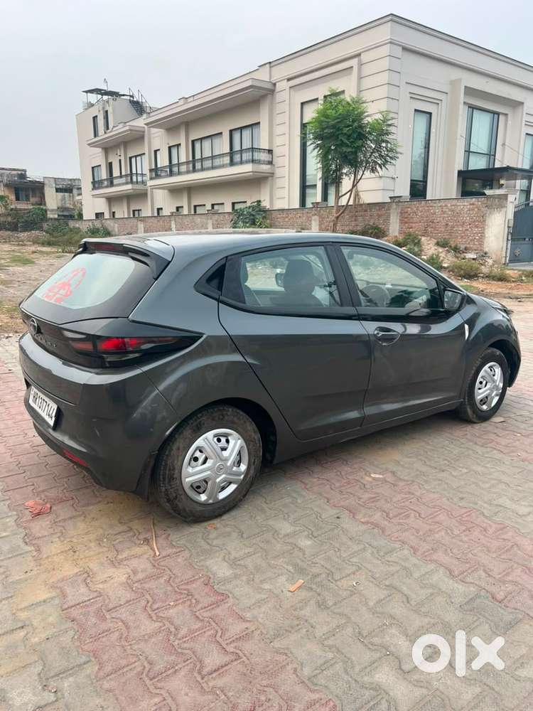Tata Altroz Petrol 2023