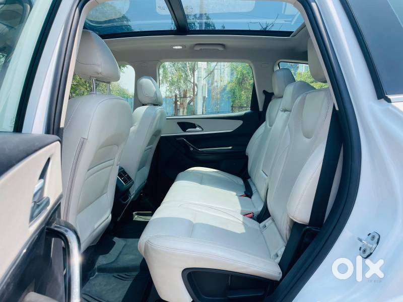 Mahindra Xuv700 2.0 Ax 7 Petrol At Luxury Pack Str, 2025, Petrol