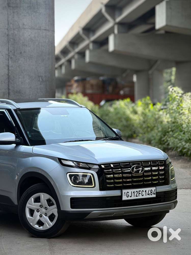Hyundai Venue Sx Dual Tone, 2022, Cng & Hybrids