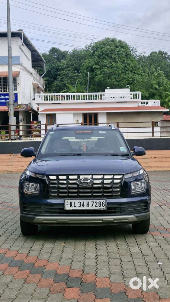 Hyundai Venue 2023 Petrol 41000 Km Driven