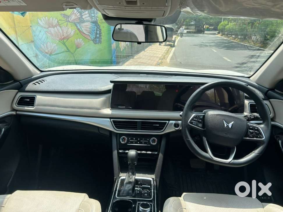 Mahindra Xuv700 2.0 Ax 5 Petrol At Str, 2023, Petrol