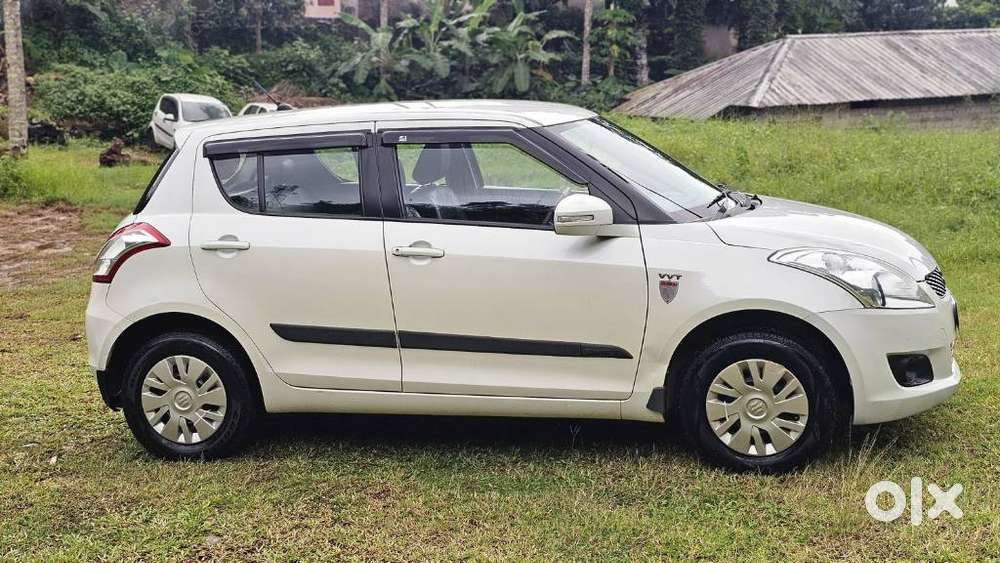 Maruti Suzuki Swift Vxi + Manual, 2012, Petrol