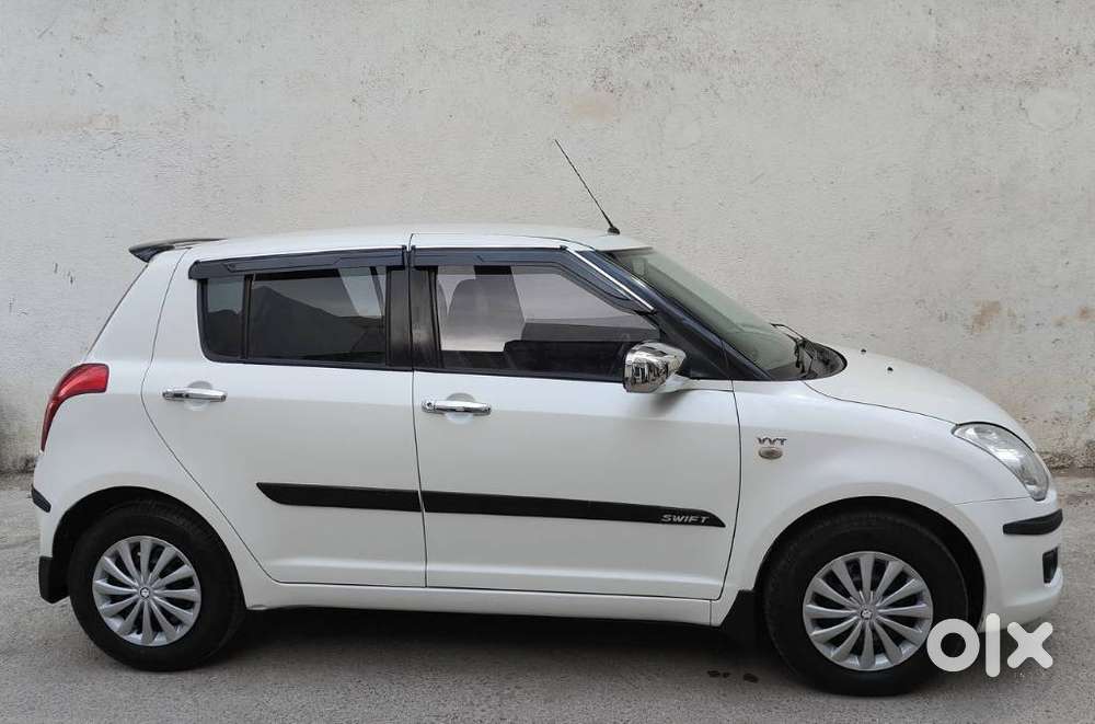 Maruti Suzuki Swift Vxi + Manual, 2011, Petrol