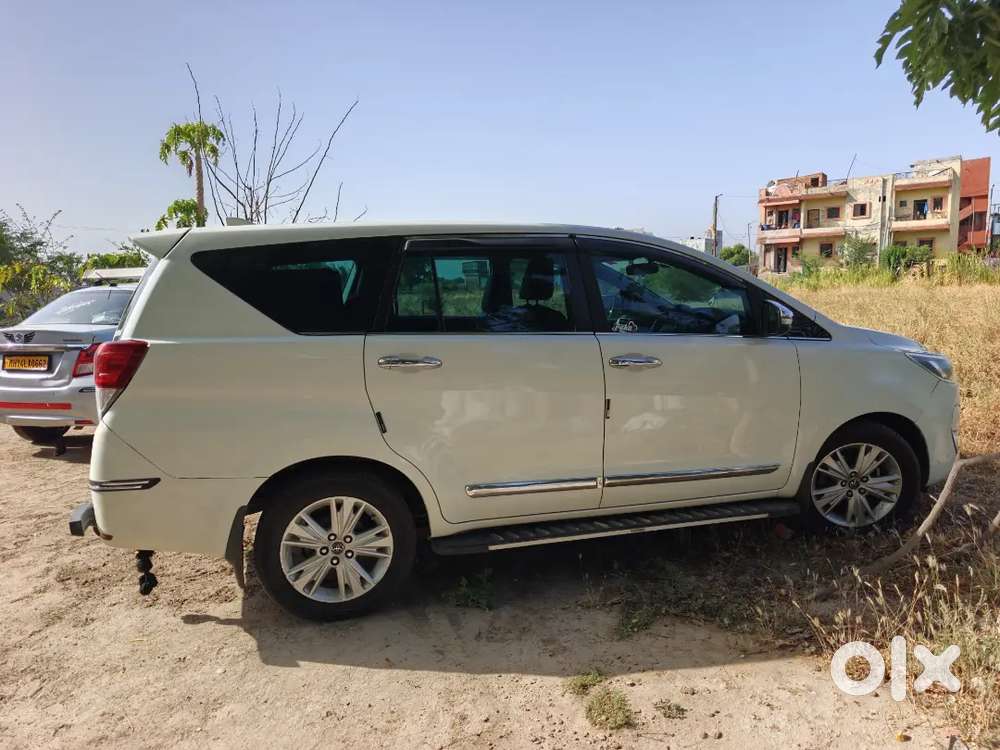 Toyota Innova Crysta 2.4 Z 2016