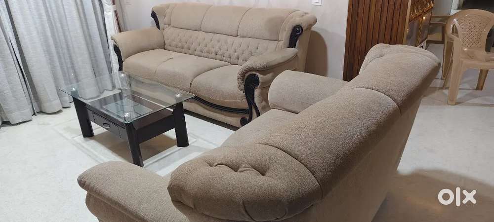 Sofa set 5 seater with center table