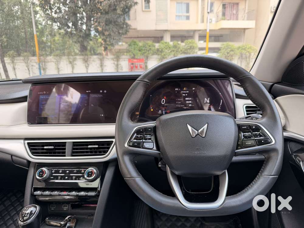 Mahindra Xuv700 2.0 Ax 7 Petrol Mt Str, 2022, Petrol