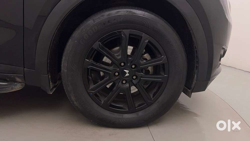 Mahindra Xuv700 2.0 Ax 7 Petrol At Luxury Pack Str, 2025, Petrol