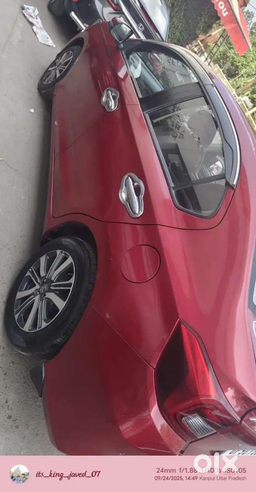 Red Queen Car Fantastic( Push Button Start )