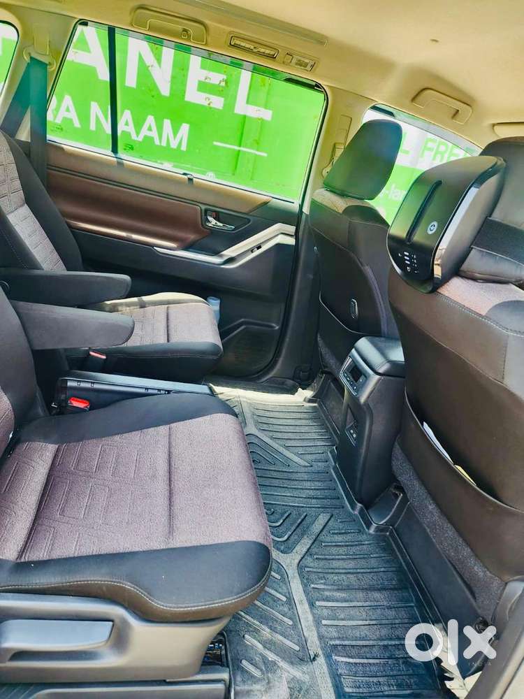 Toyota Innova Hycross 2.0 Vx Hybrid 7 Str, 2025, Petrol