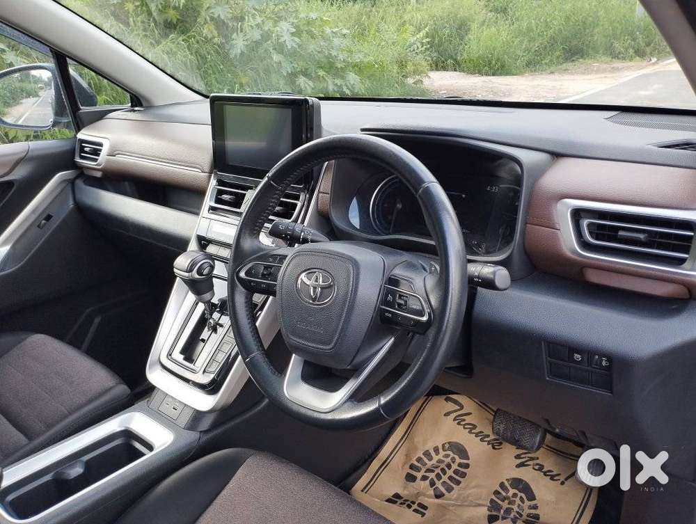 Toyota Innova Hycross 2.0 Vx Hybrid 8 Str, 2023, Petrol