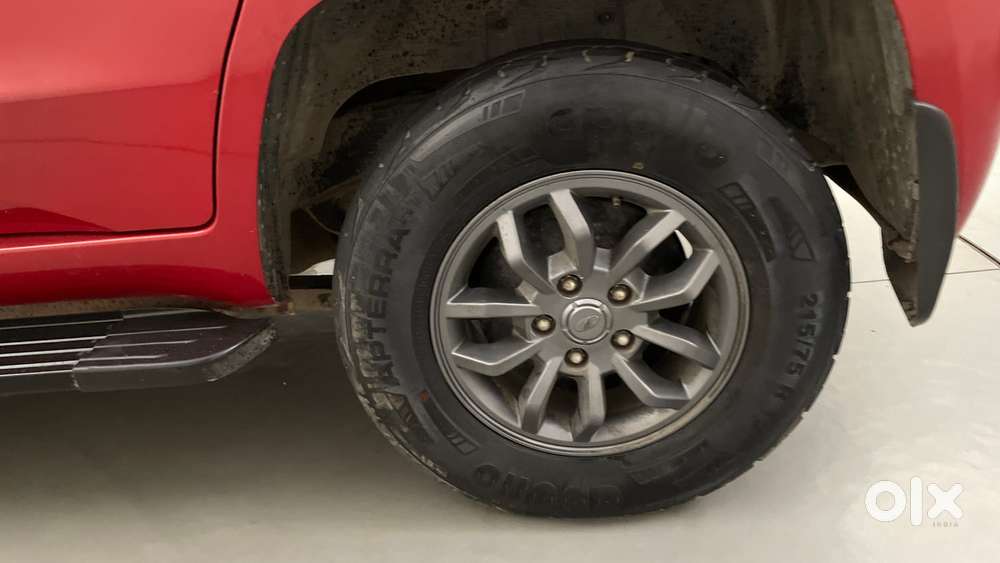 Mahindra Tuv 300 T10, 2017, Diesel