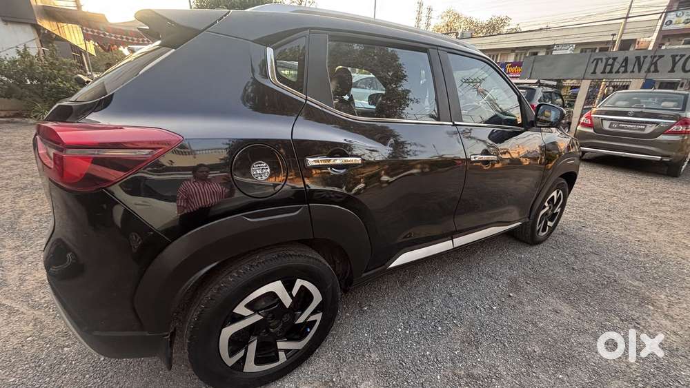 Nissan Magnite 1.0 Xv Premium, 2022, Petrol