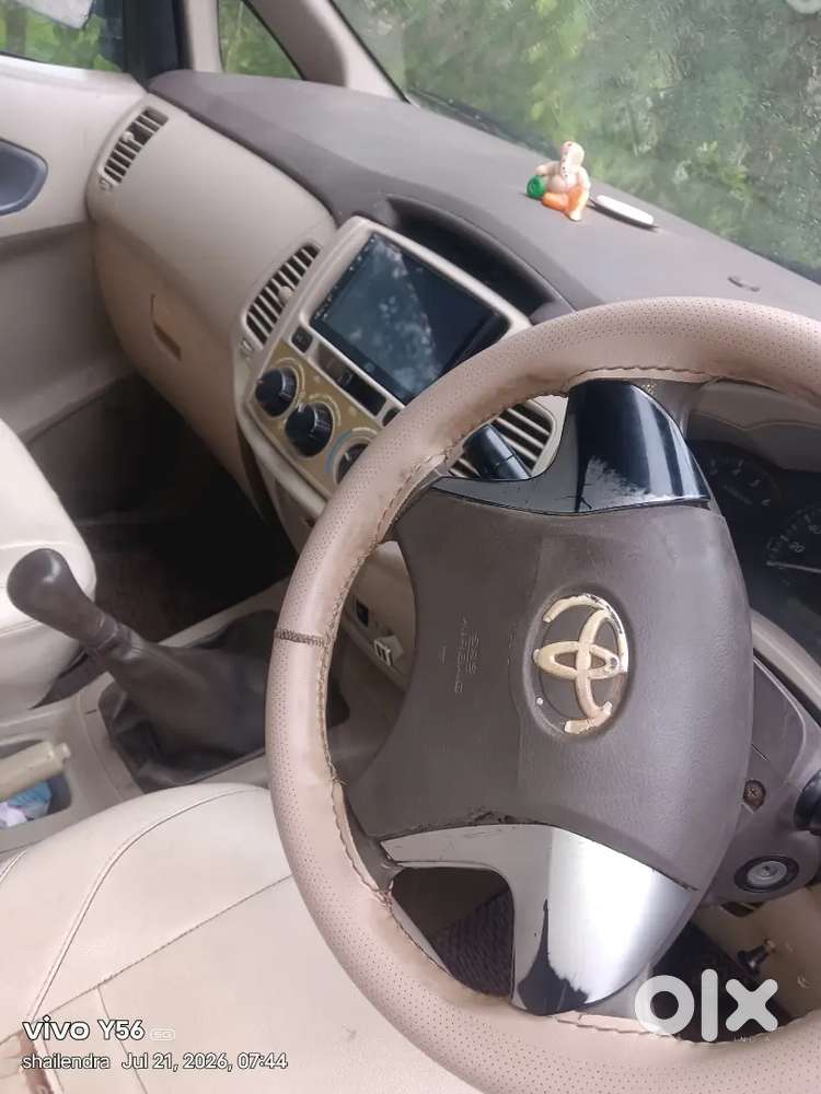 Toyota Innova 2012