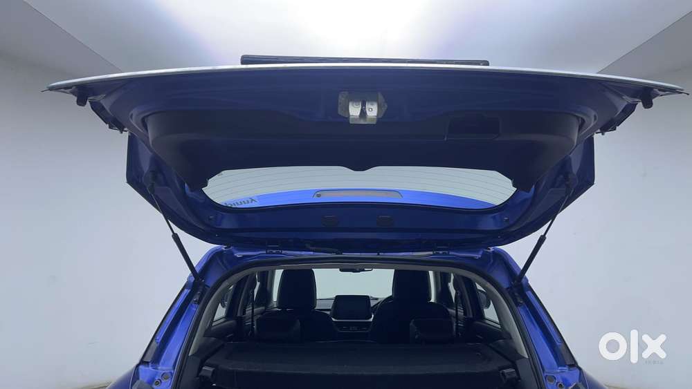 Maruti Suzuki Brezza 1.5 Zxi At Smart Hybrid Dual Tone, 2022, Petrol